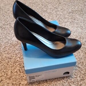 comfort plus by Predictions Black Karmen Heels